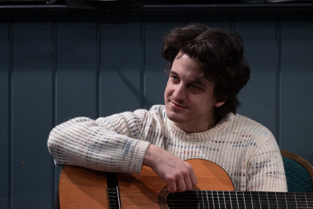 VELEM MINDIG TÖRTÉNIK VALAMI olvasópróba