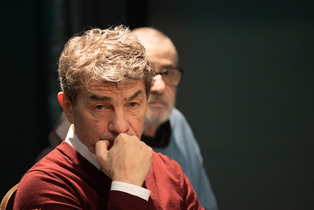 VELEM MINDIG TÖRTÉNIK VALAMI olvasópróba