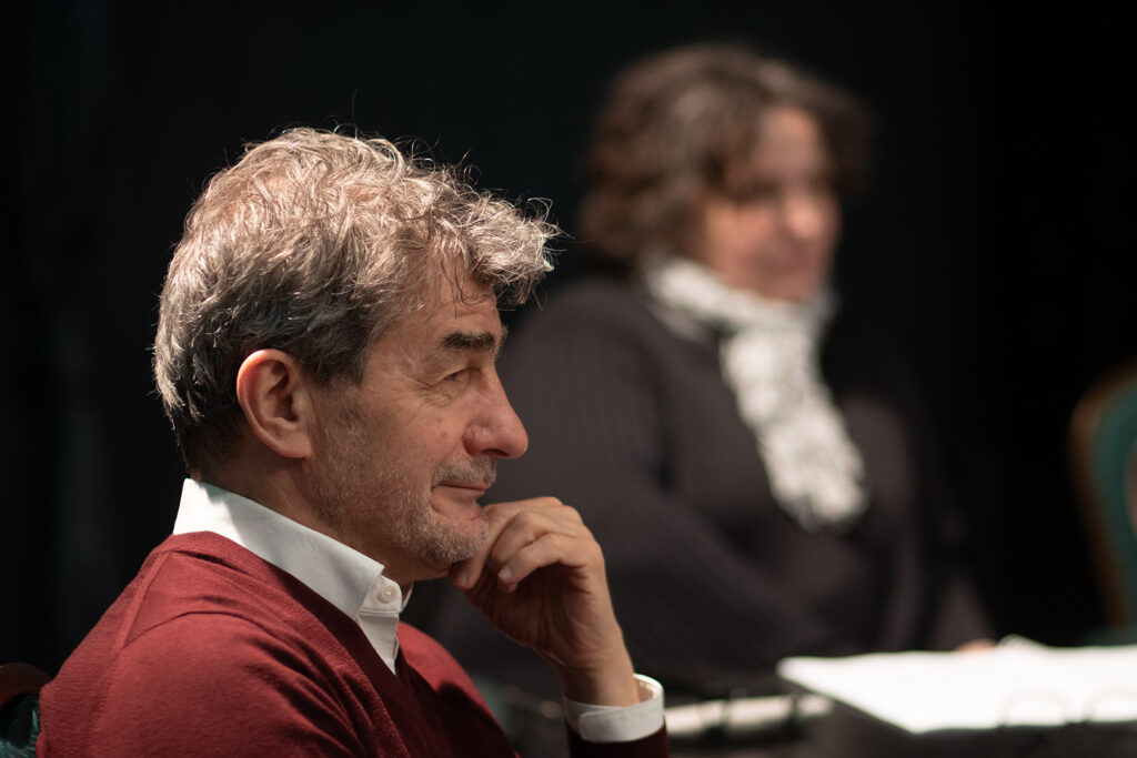 VELEM MINDIG TÖRTÉNIK VALAMI olvasópróba