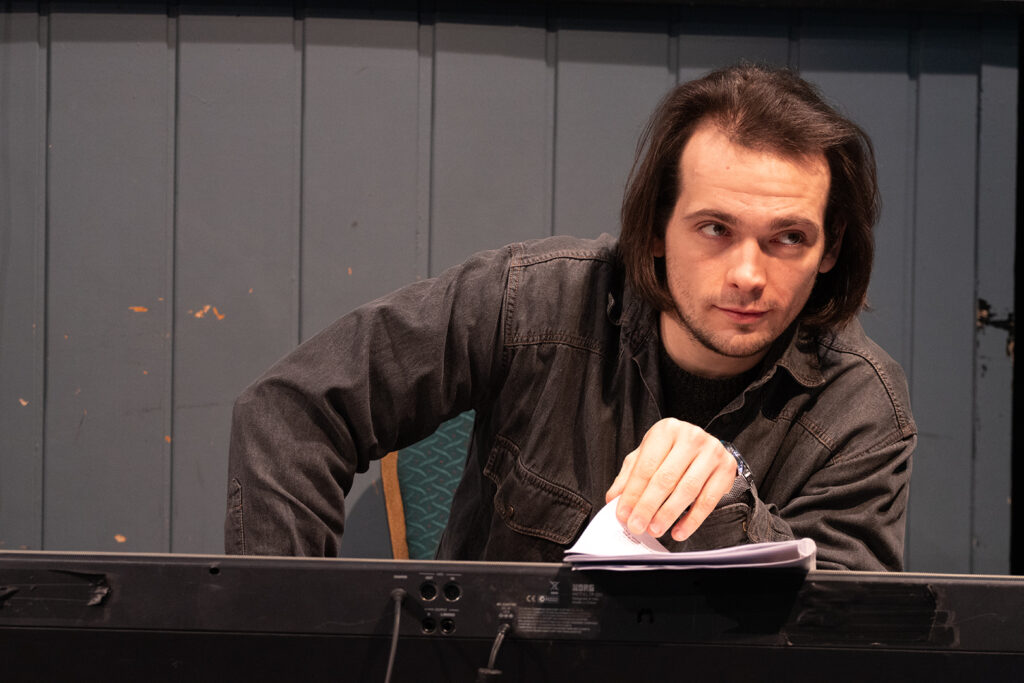 VELEM MINDIG TÖRTÉNIK VALAMI olvasópróba