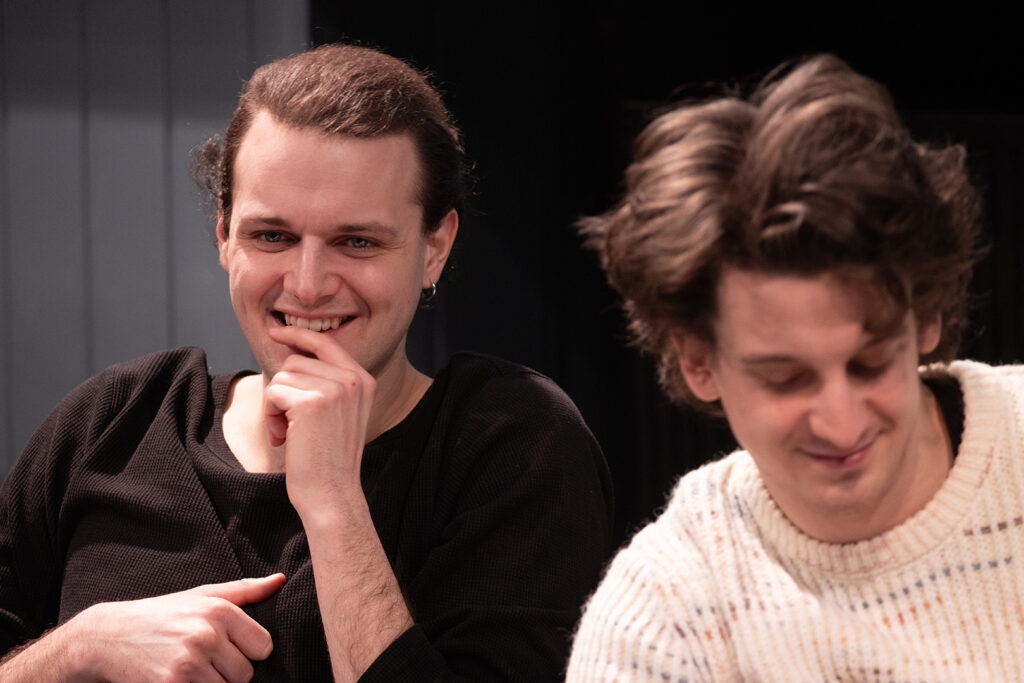 VELEM MINDIG TÖRTÉNIK VALAMI olvasópróba