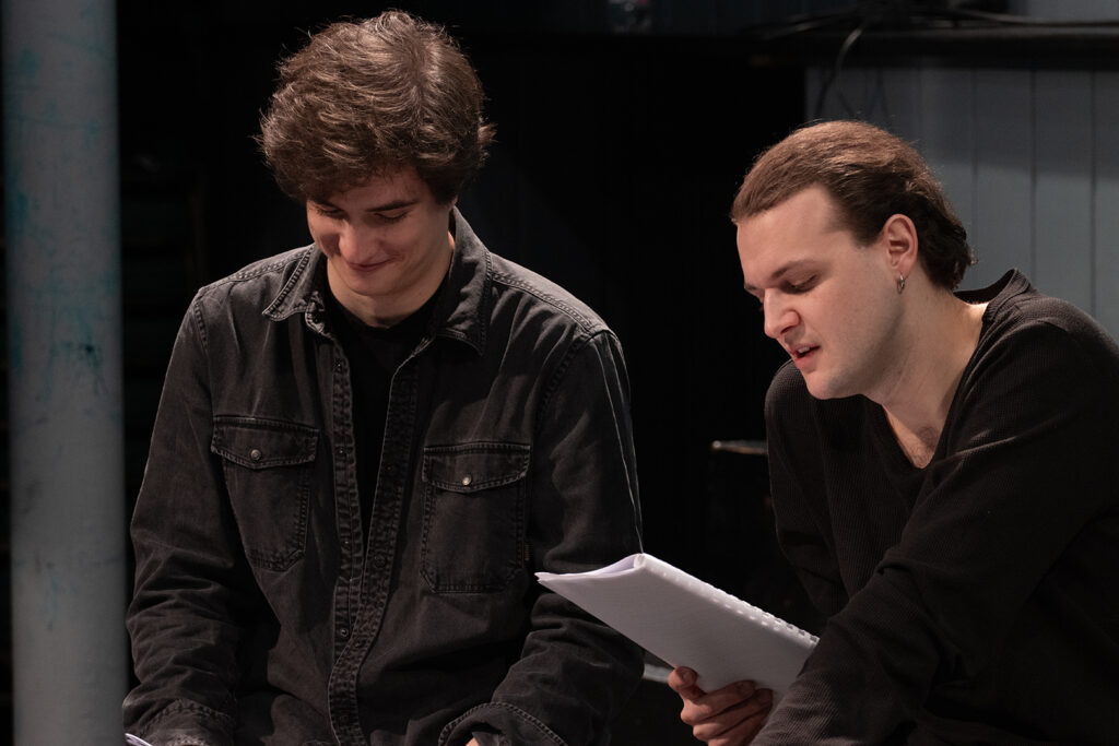 VELEM MINDIG TÖRTÉNIK VALAMI olvasópróba