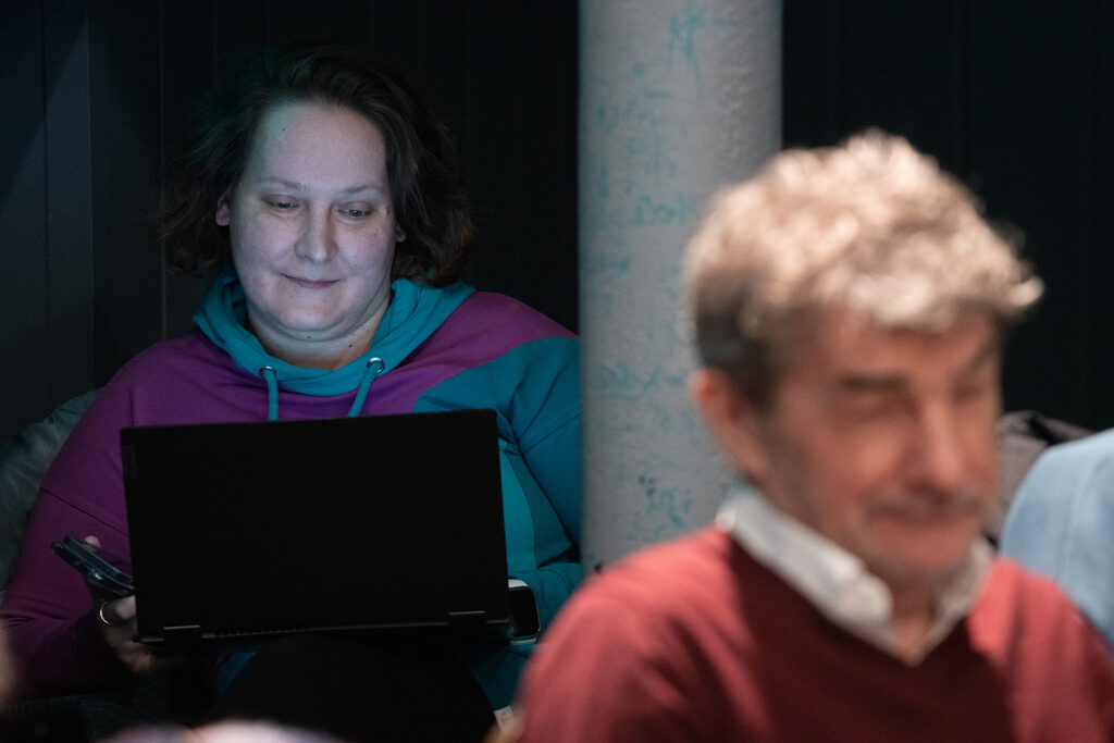 VELEM MINDIG TÖRTÉNIK VALAMI olvasópróba