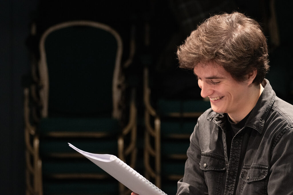 VELEM MINDIG TÖRTÉNIK VALAMI olvasópróba