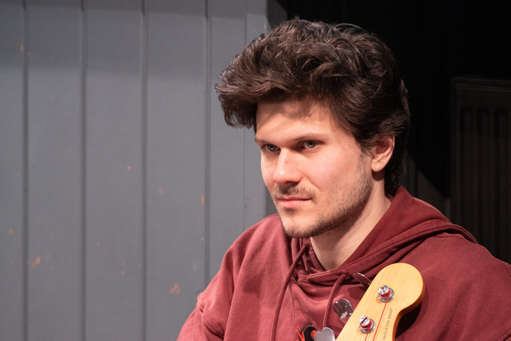 VELEM MINDIG TÖRTÉNIK VALAMI olvasópróba