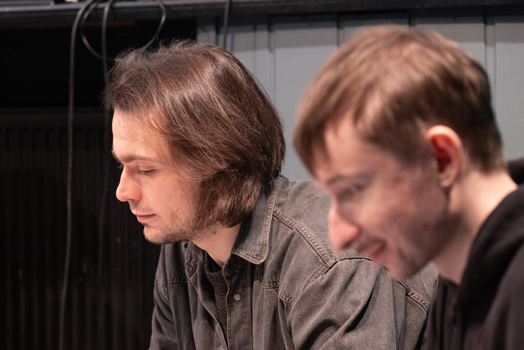 VELEM MINDIG TÖRTÉNIK VALAMI olvasópróba